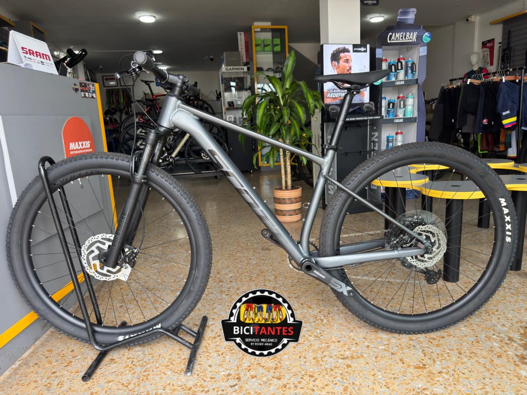 BICICLETA SCOTT SCALE 970 2024