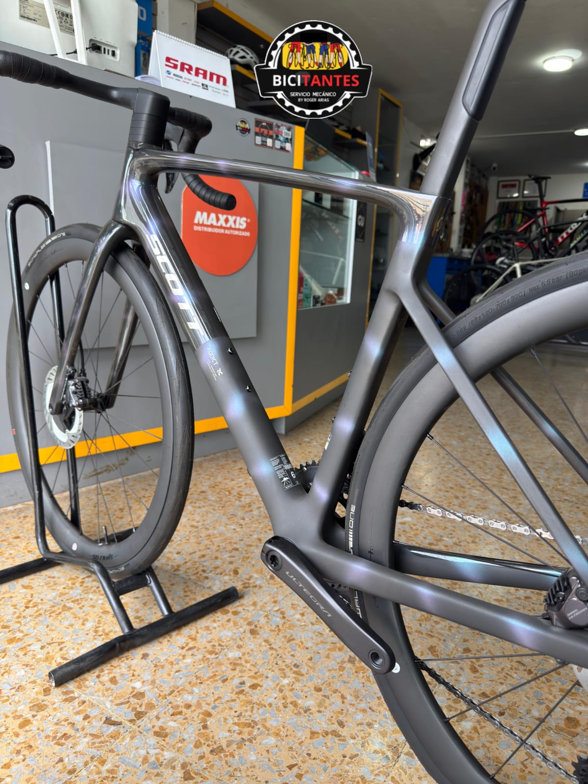 BICICLETA RUTA SCOTT ADDICT RC 10 2025
