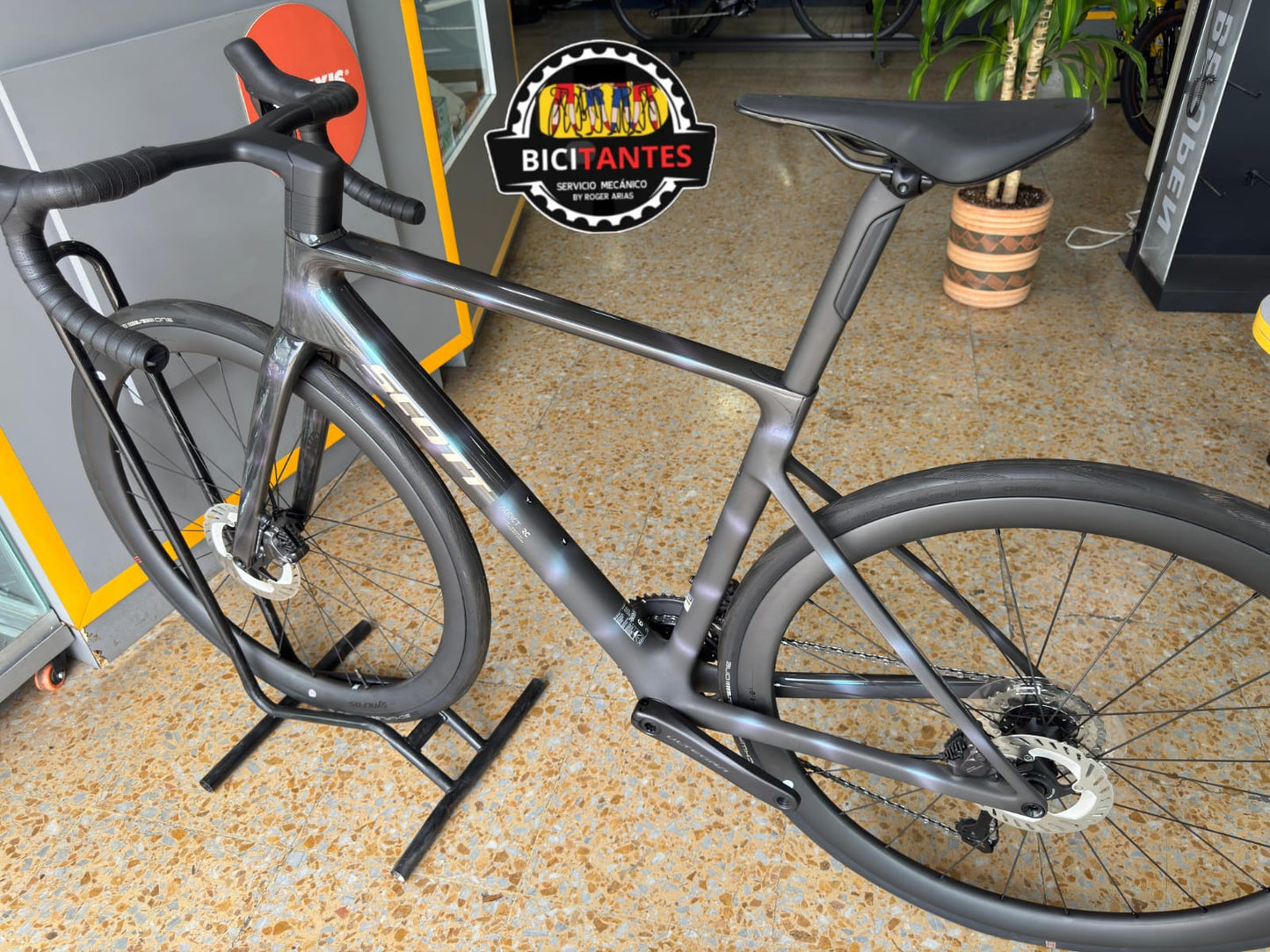 BICICLETA RUTA SCOTT ADDICT RC 10 2025