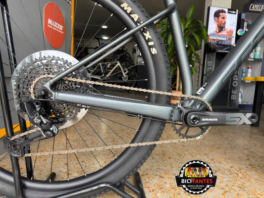 BICICLETA SCOTT SCALE 970 2024