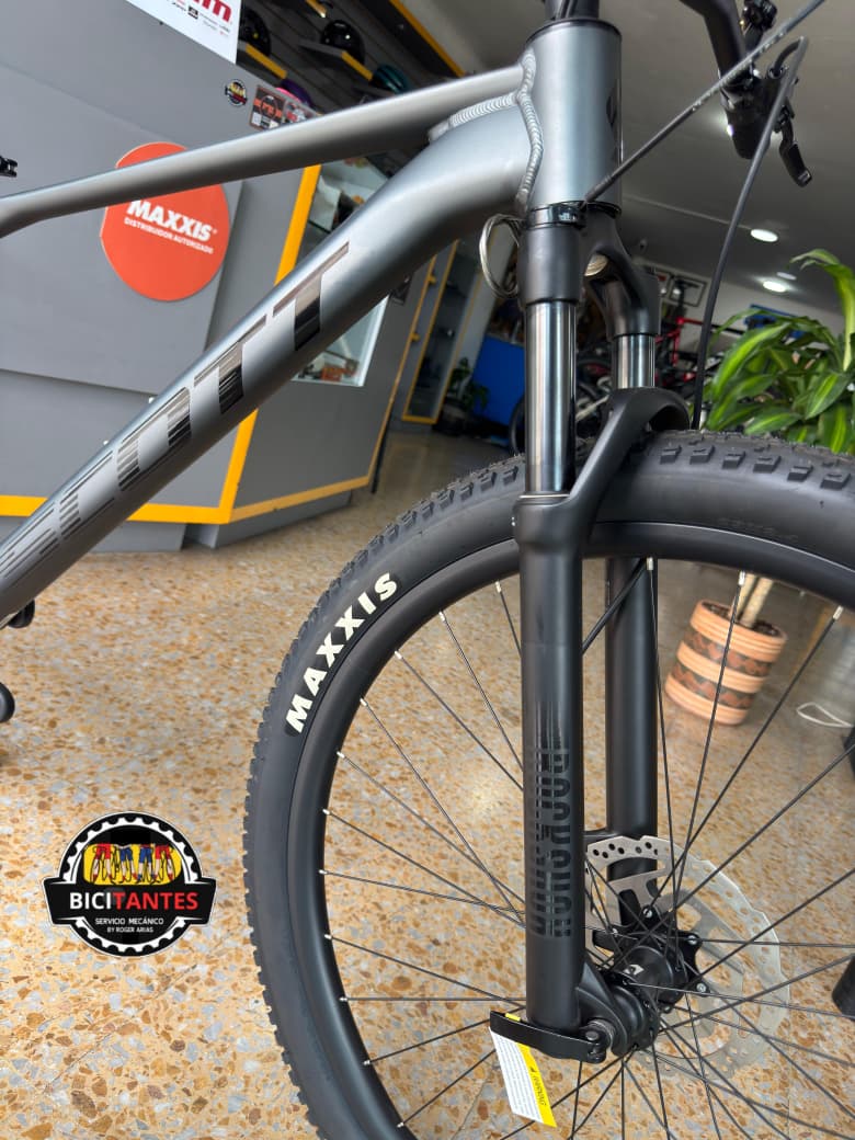 BICICLETA SCOTT SCALE 970 2024