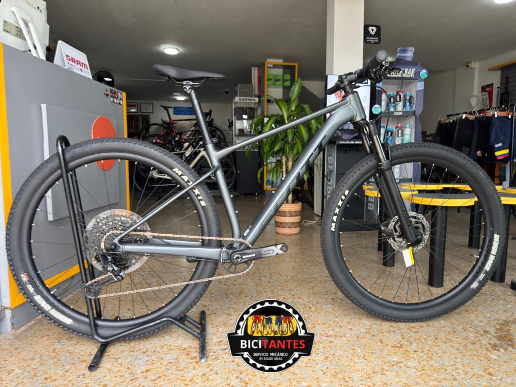 BICICLETA SCOTT SCALE 970 2024